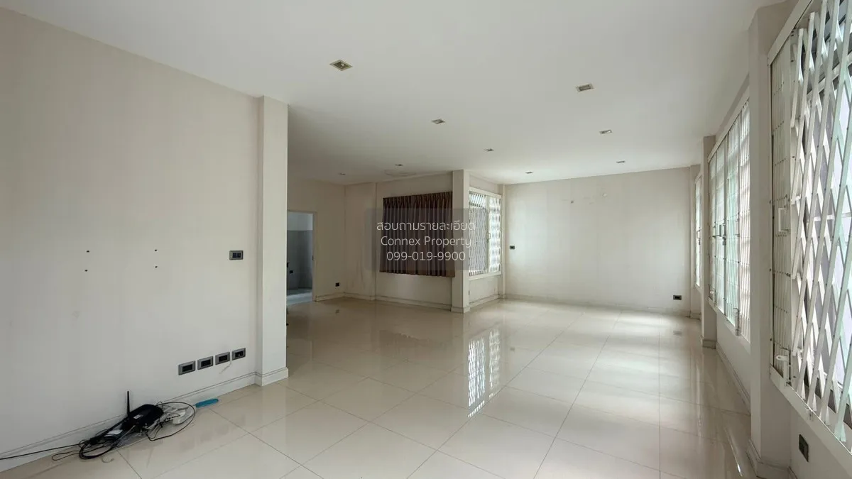 For Sale House , Perfect Place Phatthanakan - Srinakarin , corner