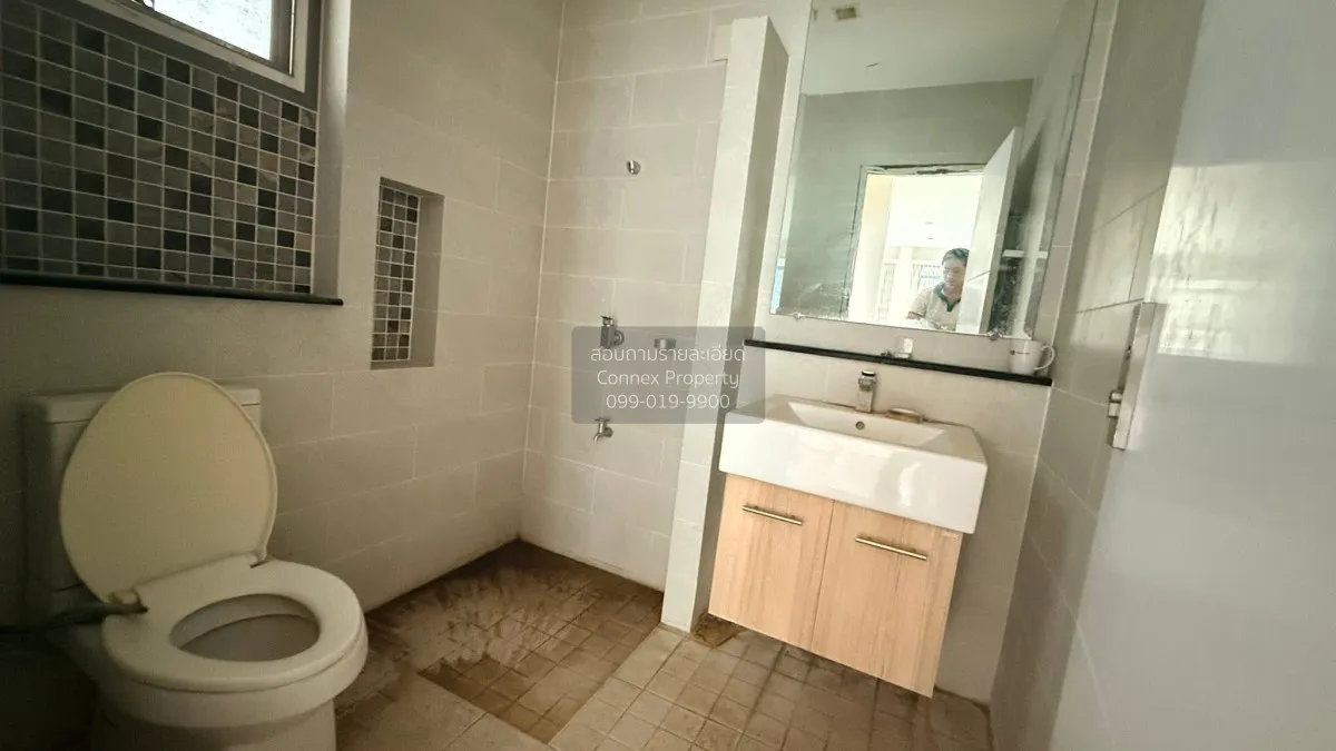 For Sale House , Perfect Place Phatthanakan - Srinakarin , corner