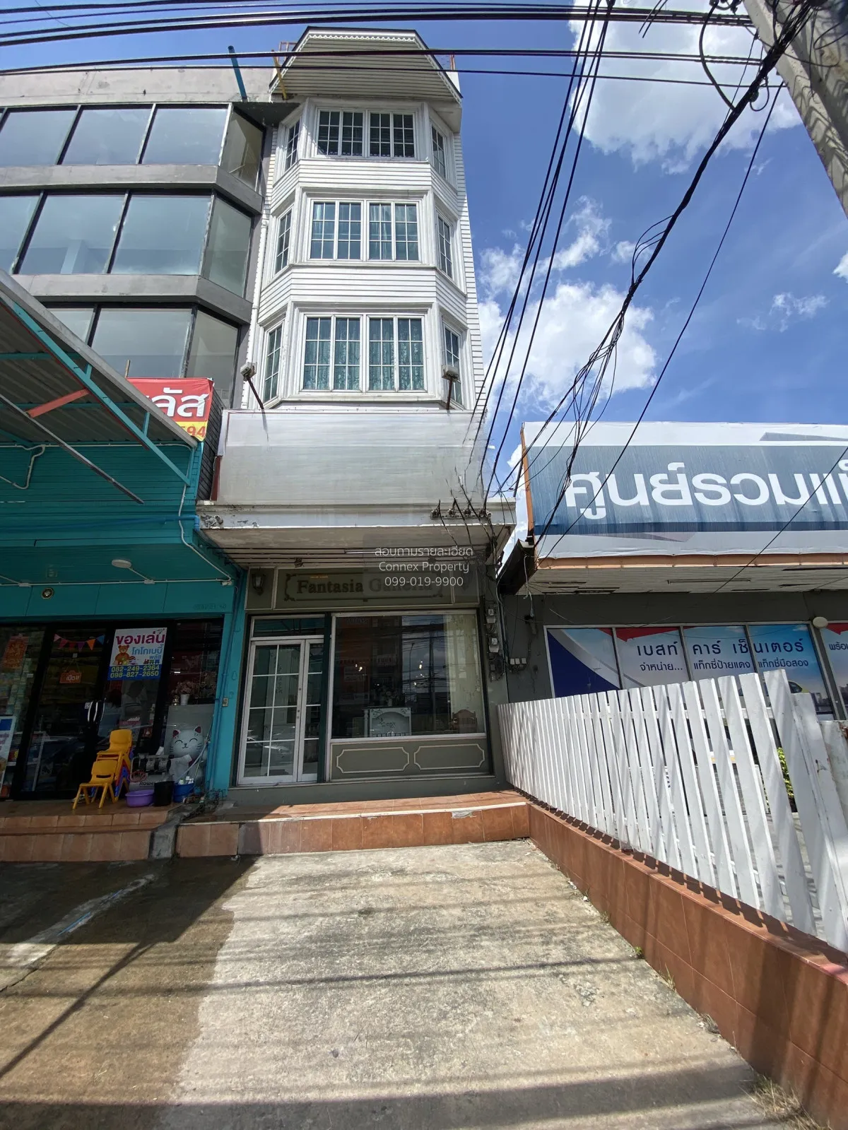 เช่าอาคาพาณิชย์ริมถนนศรีนครินทร์ ติดรถไฟฟ้าสายสีเหลือง ใกล้สถานีแ 1