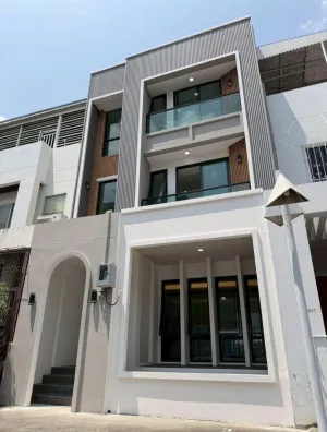 For Sale townhome, Sukhumvit 101 , newly renovated , Watthana , Phra Khanong , Bangkok , CX-159471