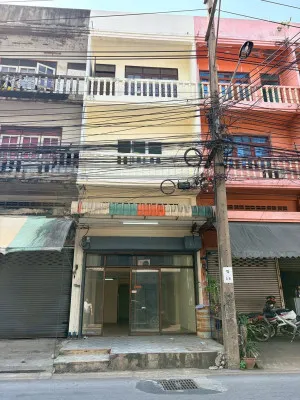 ขายอาคารพาณิชย์  3.5 ชั้น ถนนสุขสวัสดิ์ รีโนเวทใหม่ เทศบาลเมืองพระประแดง พระประแดง สมุทรปราการ CX-159578