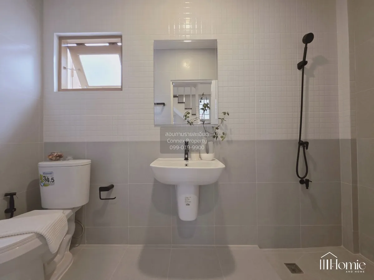 For Sale Townhouse/Townhome  , Baan Fah Piyarom Premier Park Rang
