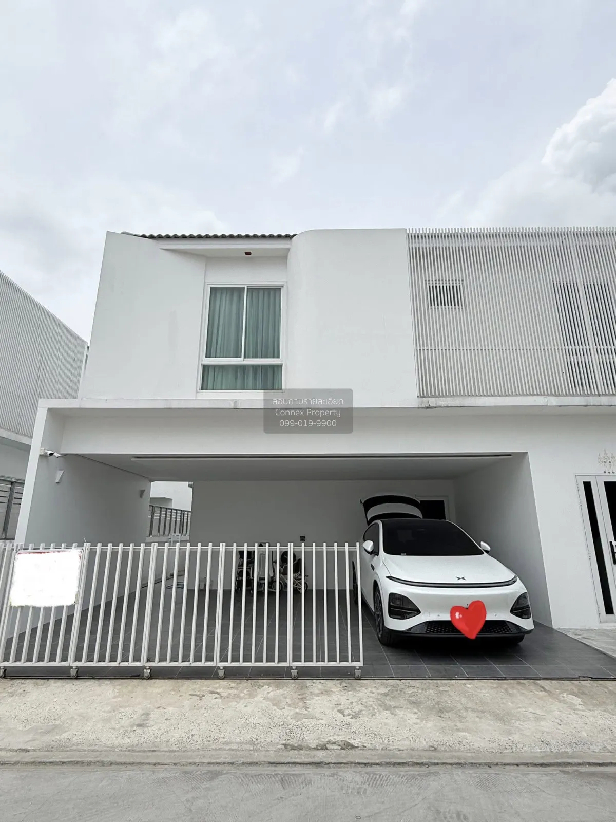 For Sale The Rux Ramintra-Jatuchok , corner unit , Sam Wa Tawan T 1