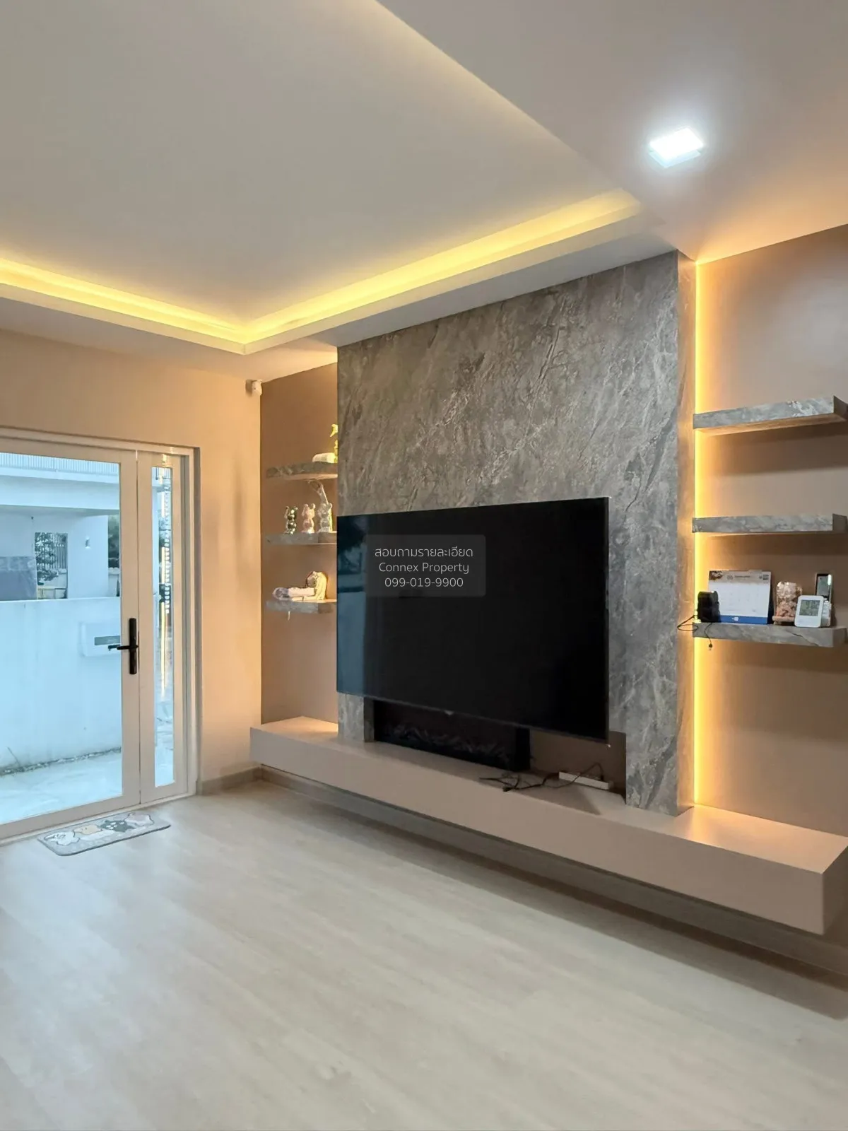 For Sale The Rux Ramintra-Jatuchok , corner unit , Sam Wa Tawan T 3