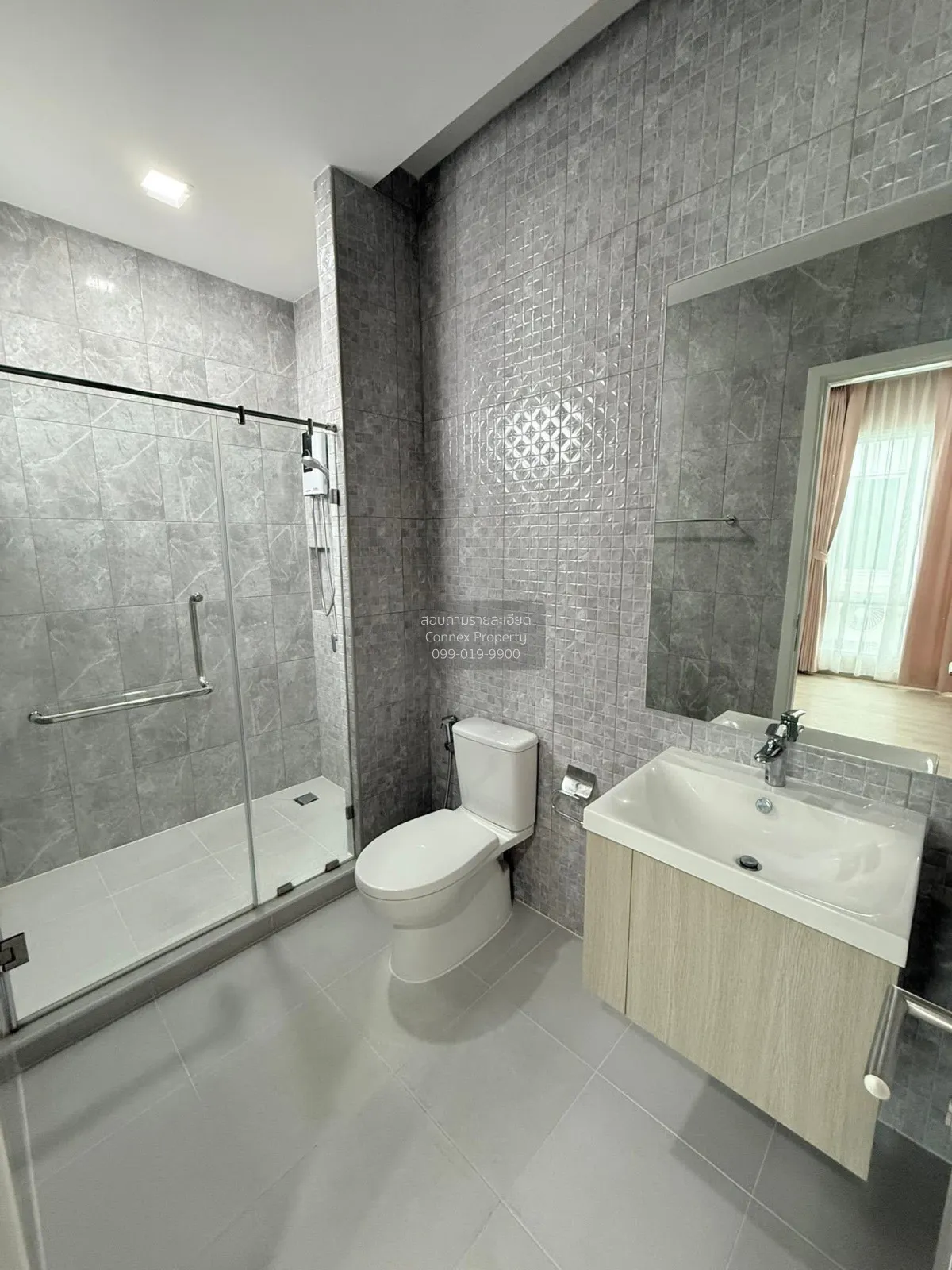 For Sale The Rux Ramintra-Jatuchok , corner unit , Sam Wa Tawan T