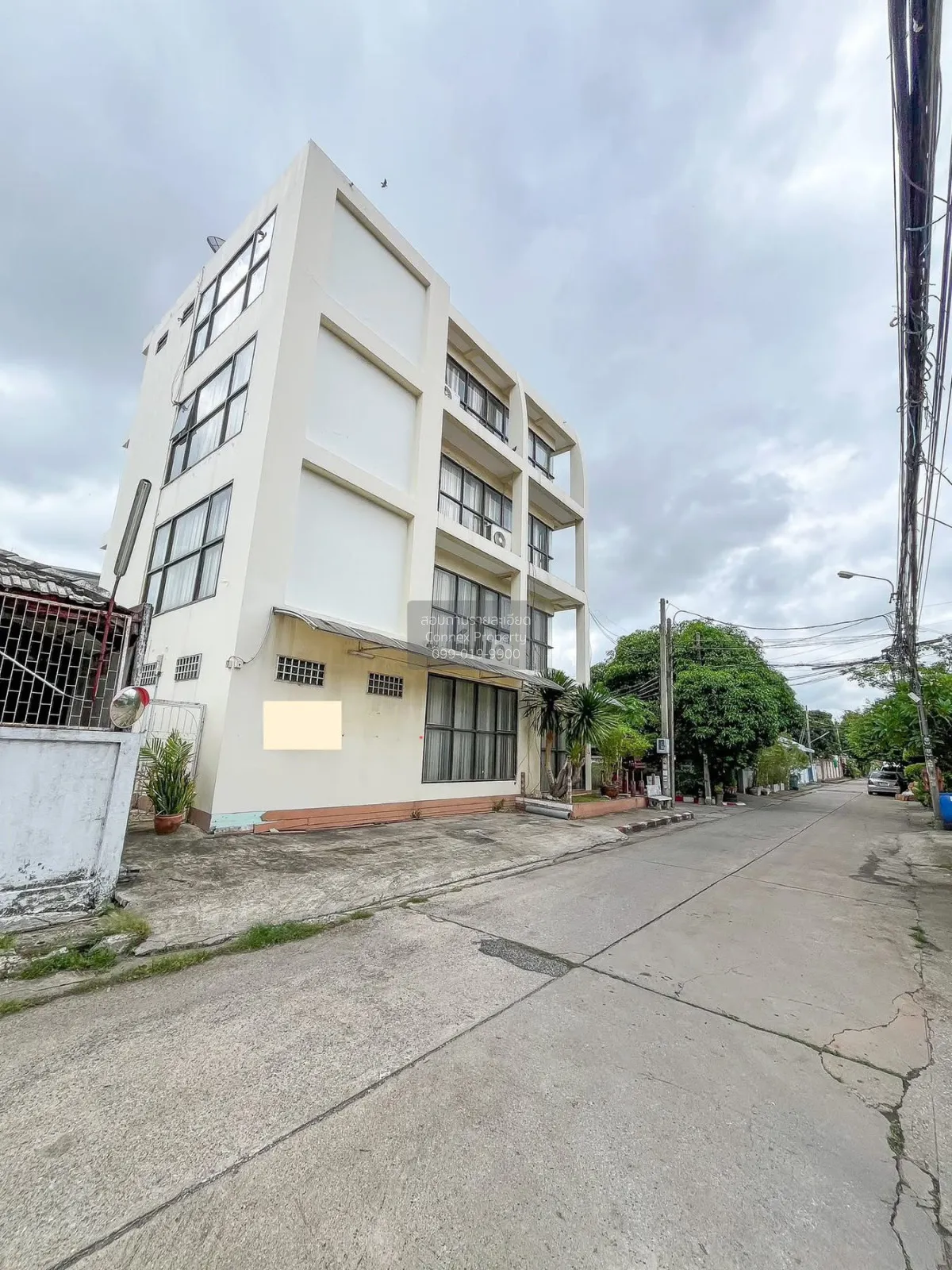For Sale Commercial Building , Baan Thanthip , corner unit , Hua  1