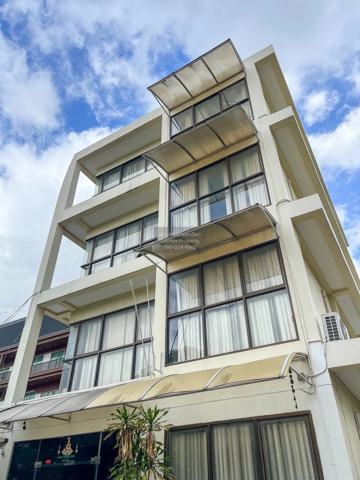 For Sale Commercial Building , Baan Thanthip , corner unit , Hua  4