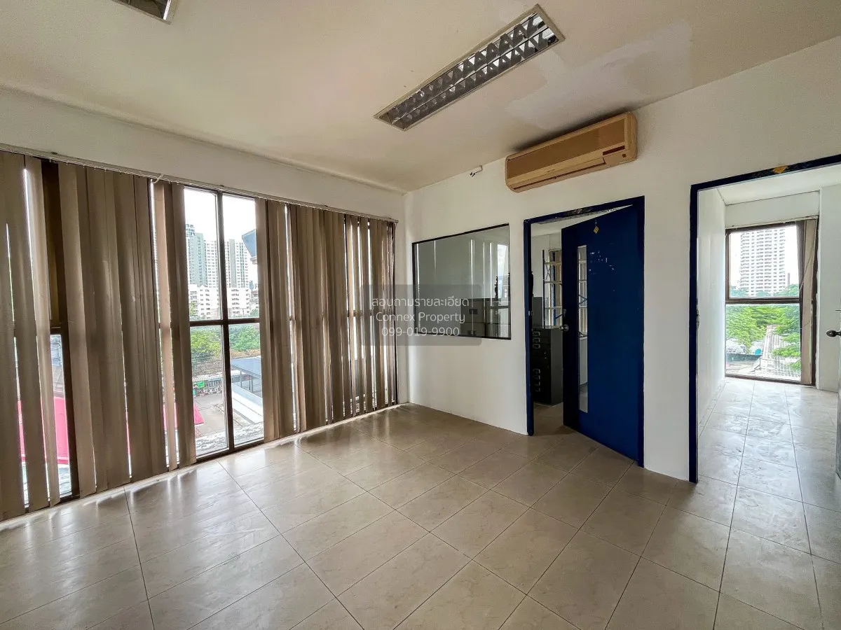 For Sale Commercial Building , Baan Thanthip , corner unit , Hua 
