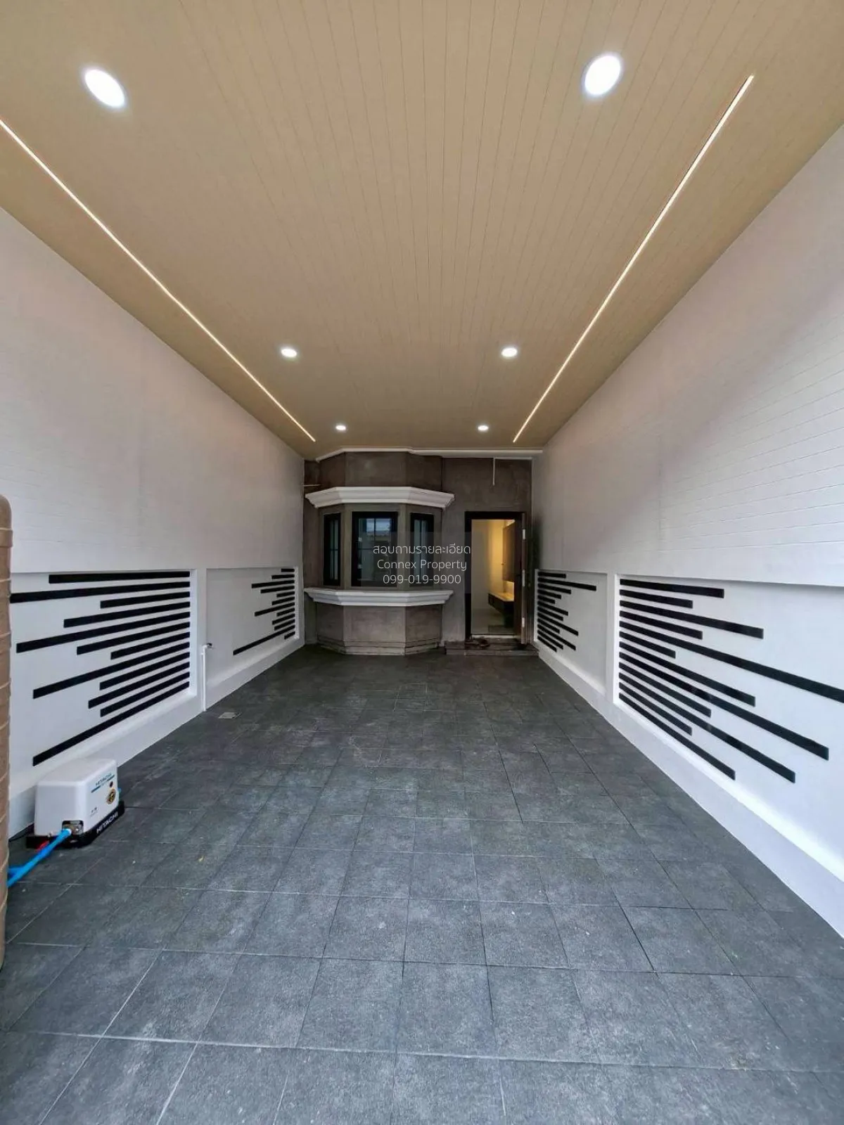 For Sale Townhouse/Townhome  , Town and Country , newly renovated 2