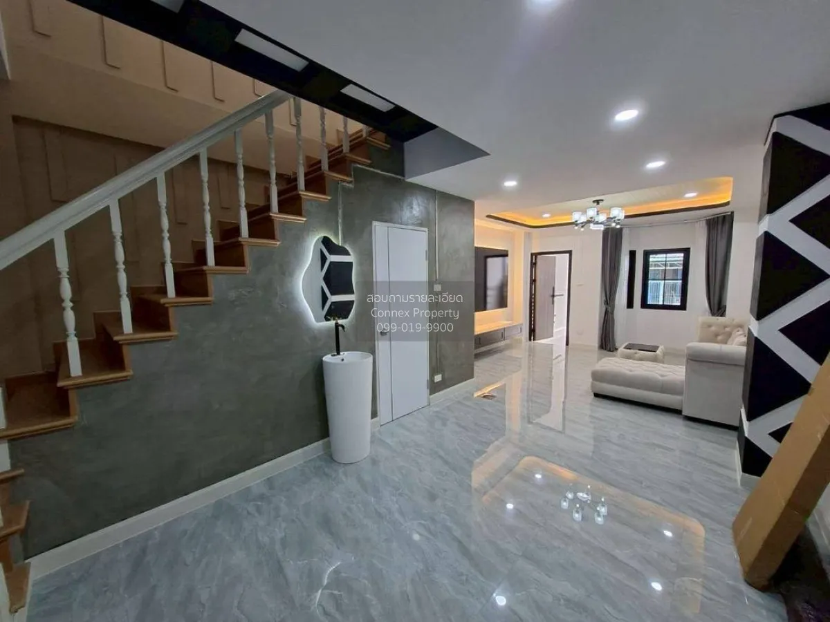 For Sale Townhouse/Townhome  , Town and Country , newly renovated 3