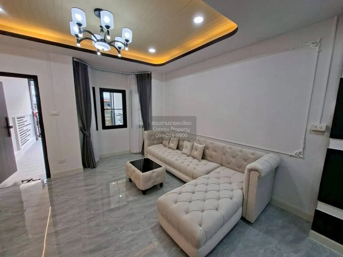 For Sale Townhouse/Townhome  , Town and Country , newly renovated 4