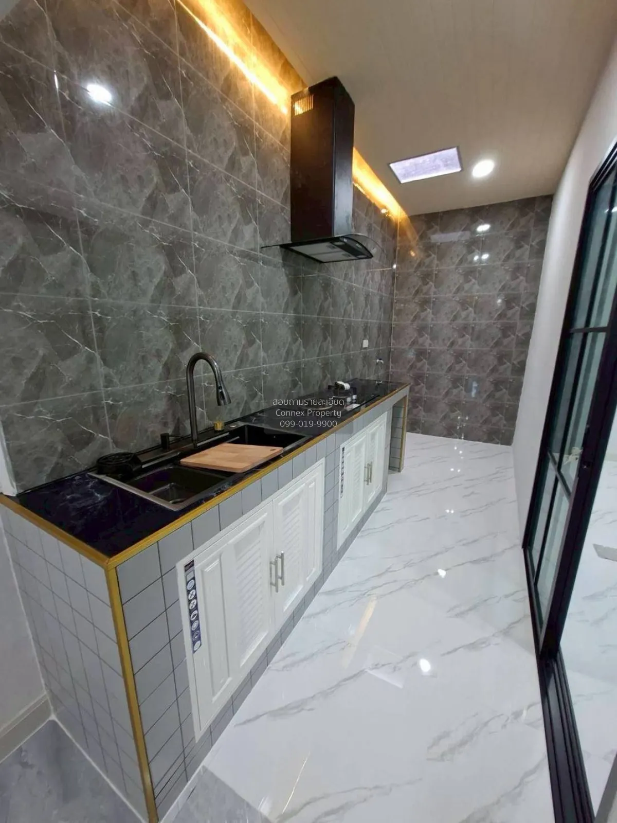For Sale Townhouse/Townhome  , Town and Country , newly renovated