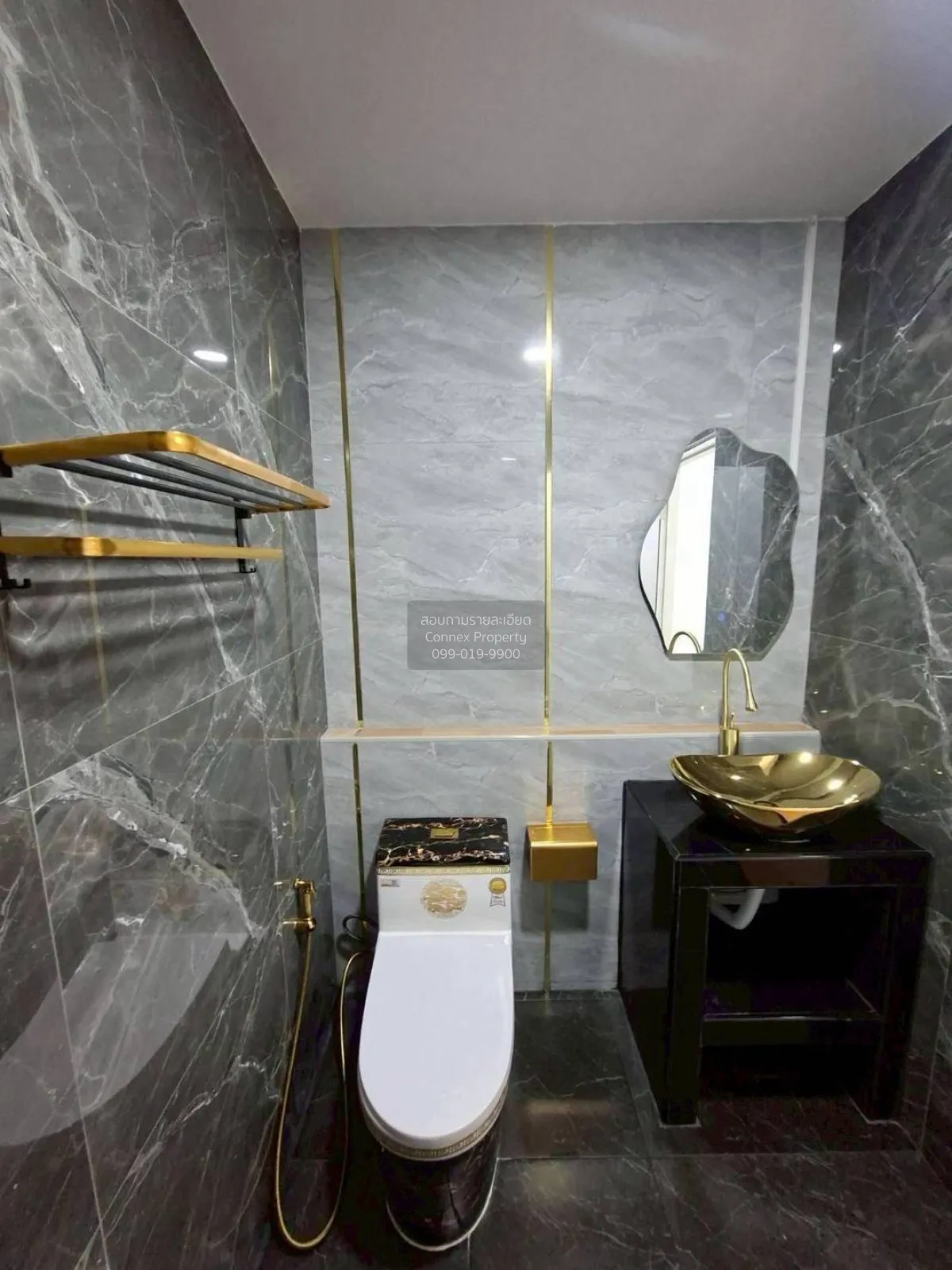 For Sale Townhouse/Townhome  , Town and Country , newly renovated