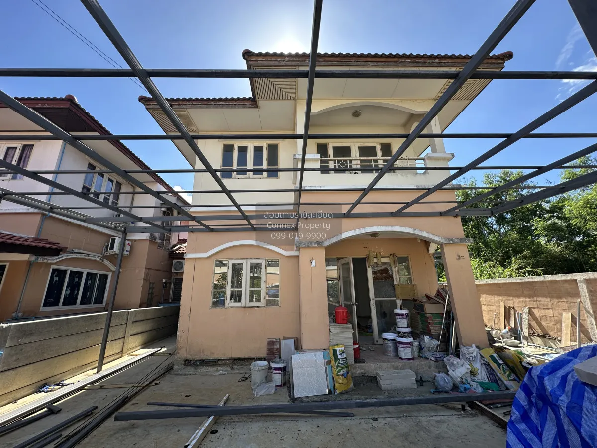 For Sale House , Ek Siam Village , corner unit , newly renovated 