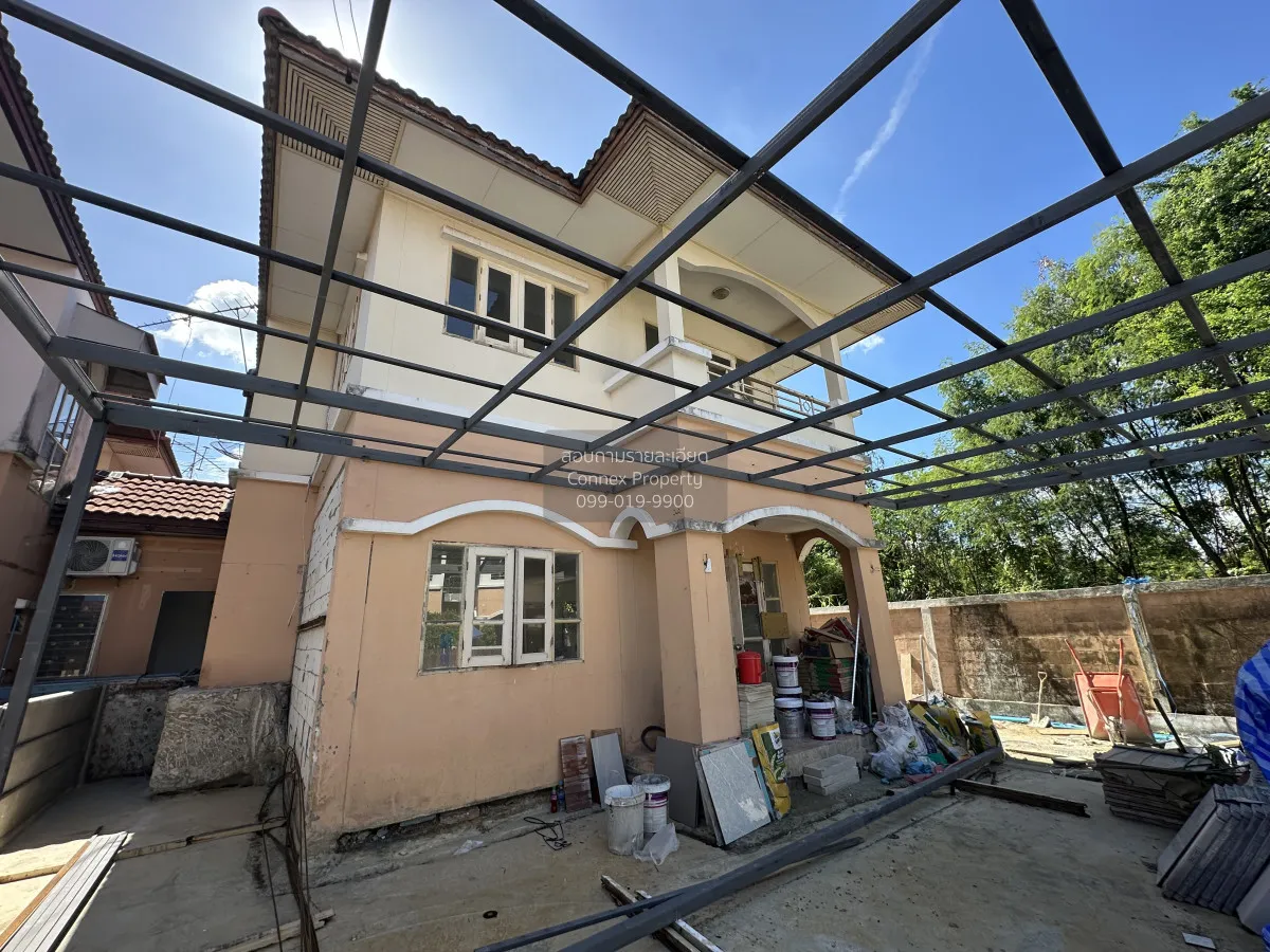 For Sale House , Ek Siam Village , corner unit , newly renovated 