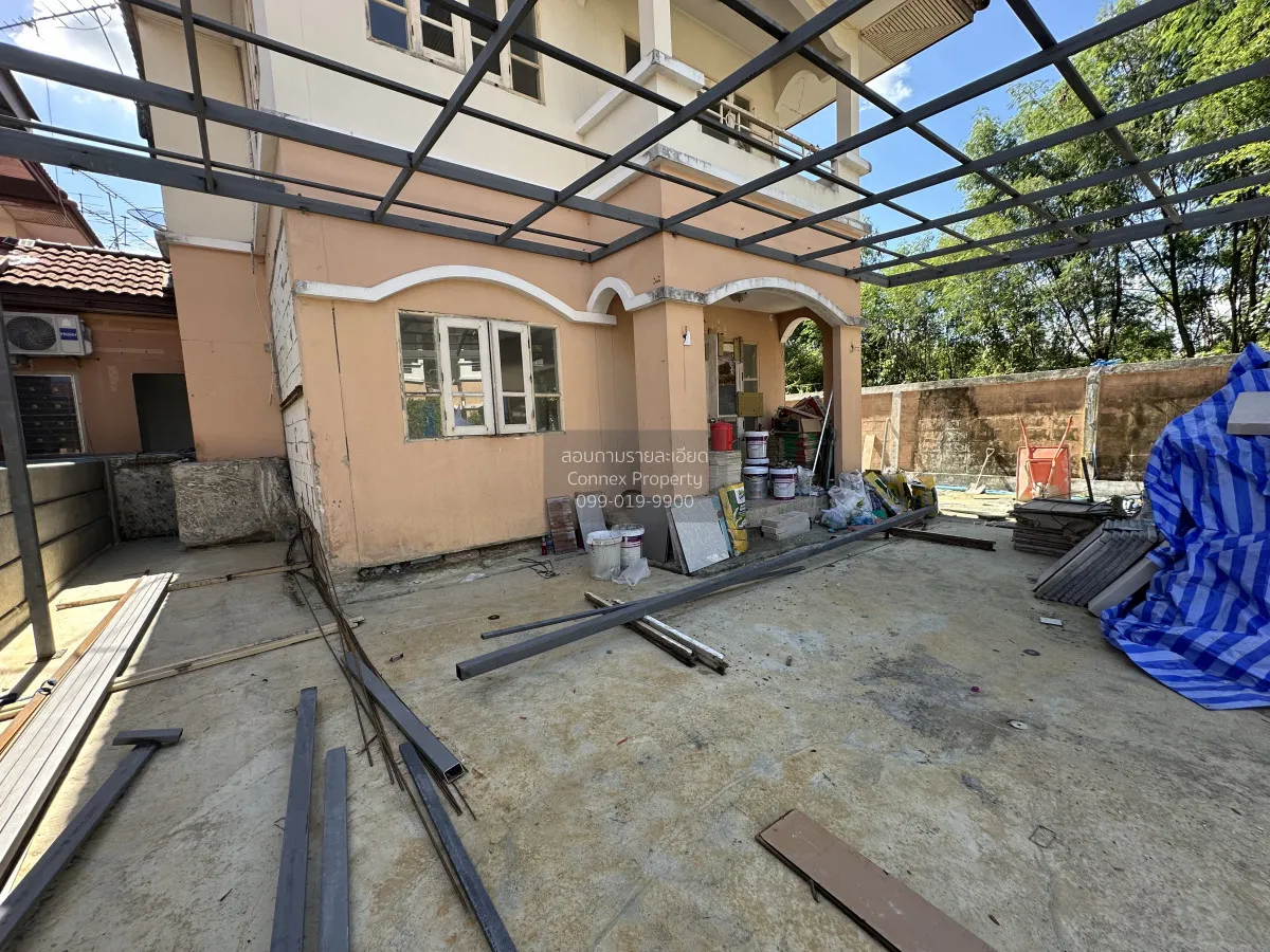 For Sale House , Ek Siam Village , corner unit , newly renovated 