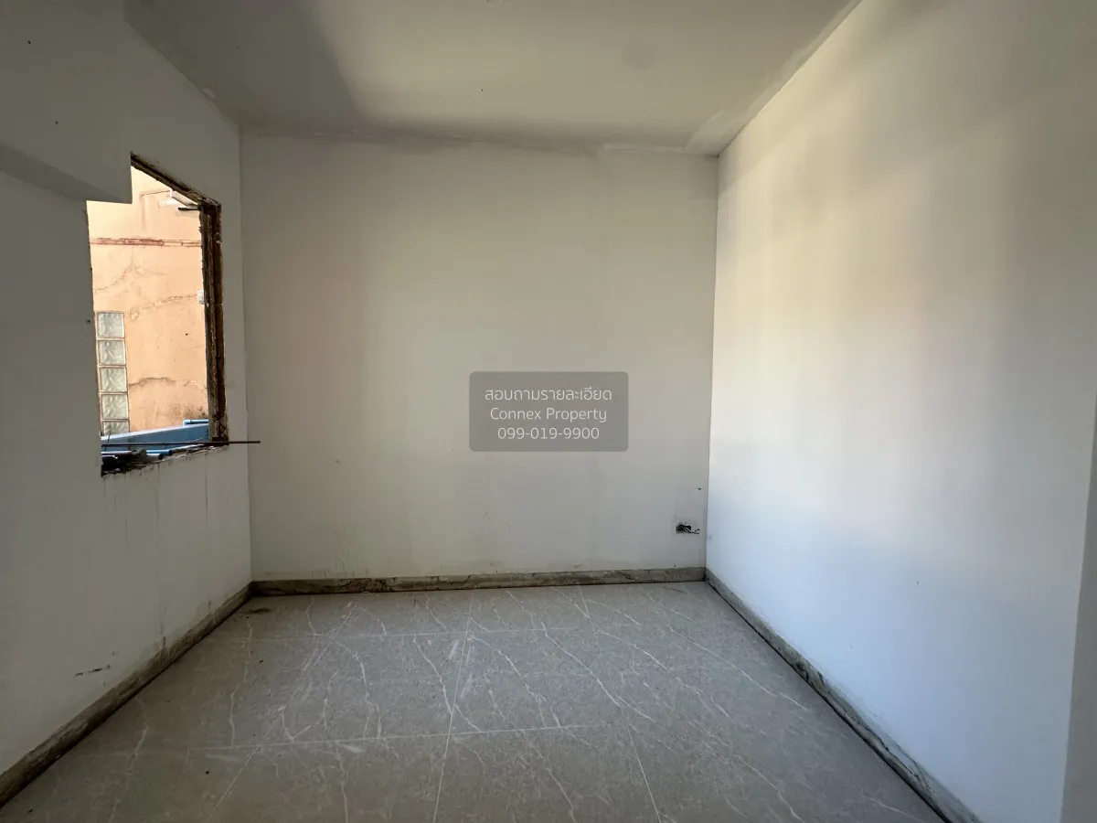 For Sale House , Ek Siam Village , corner unit , newly renovated 