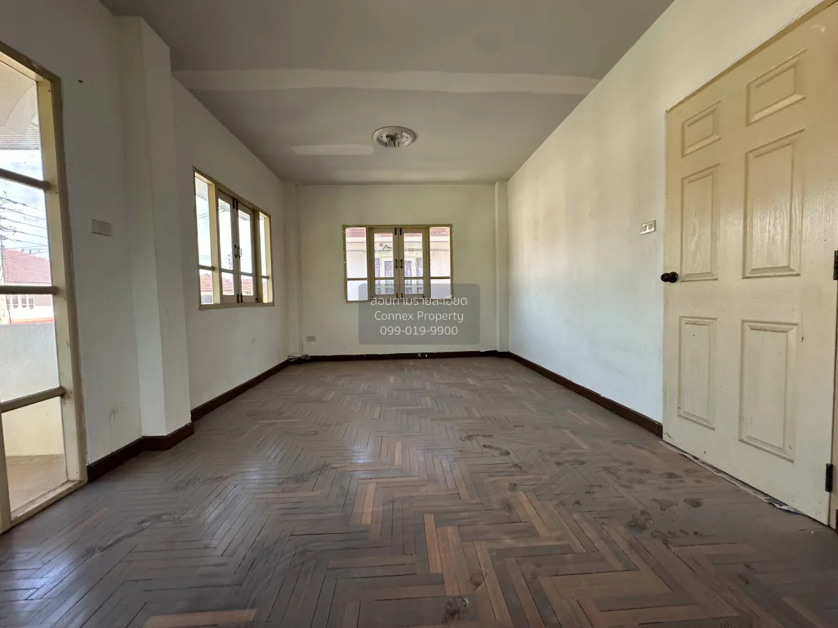 For Sale House , Ek Siam Village , corner unit , newly renovated 