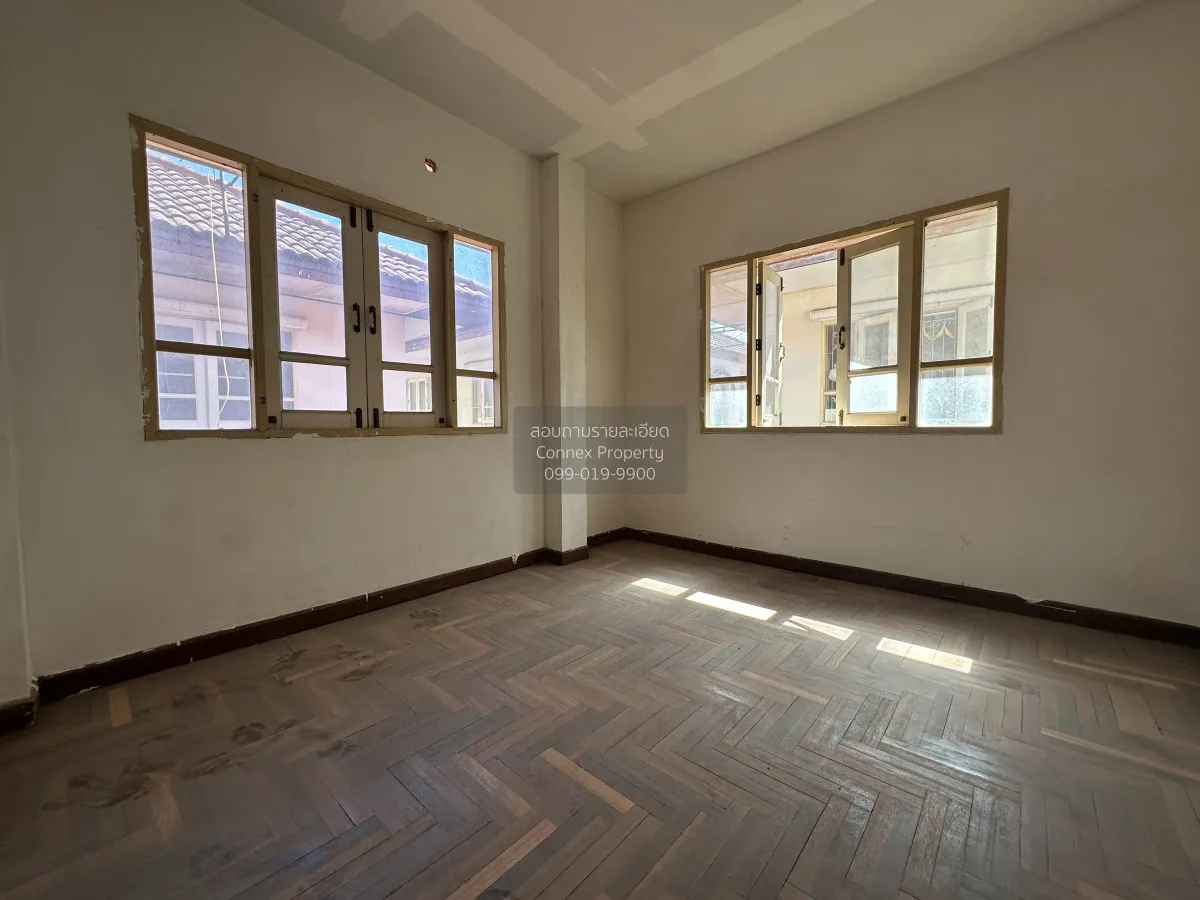 For Sale House , Ek Siam Village , corner unit , newly renovated 