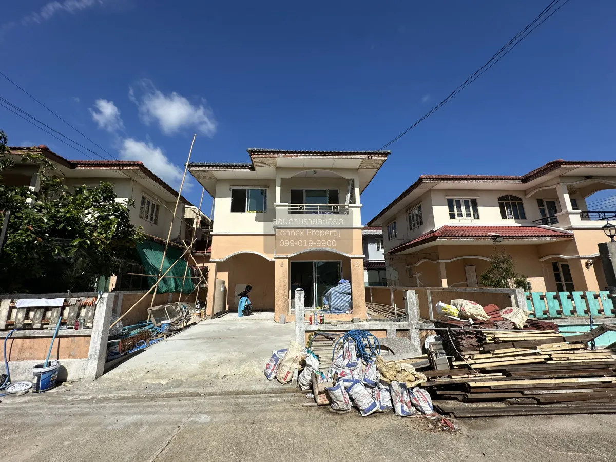 For Sale House , Ek Siam Village , corner unit , Khlong Yong , Ph 1