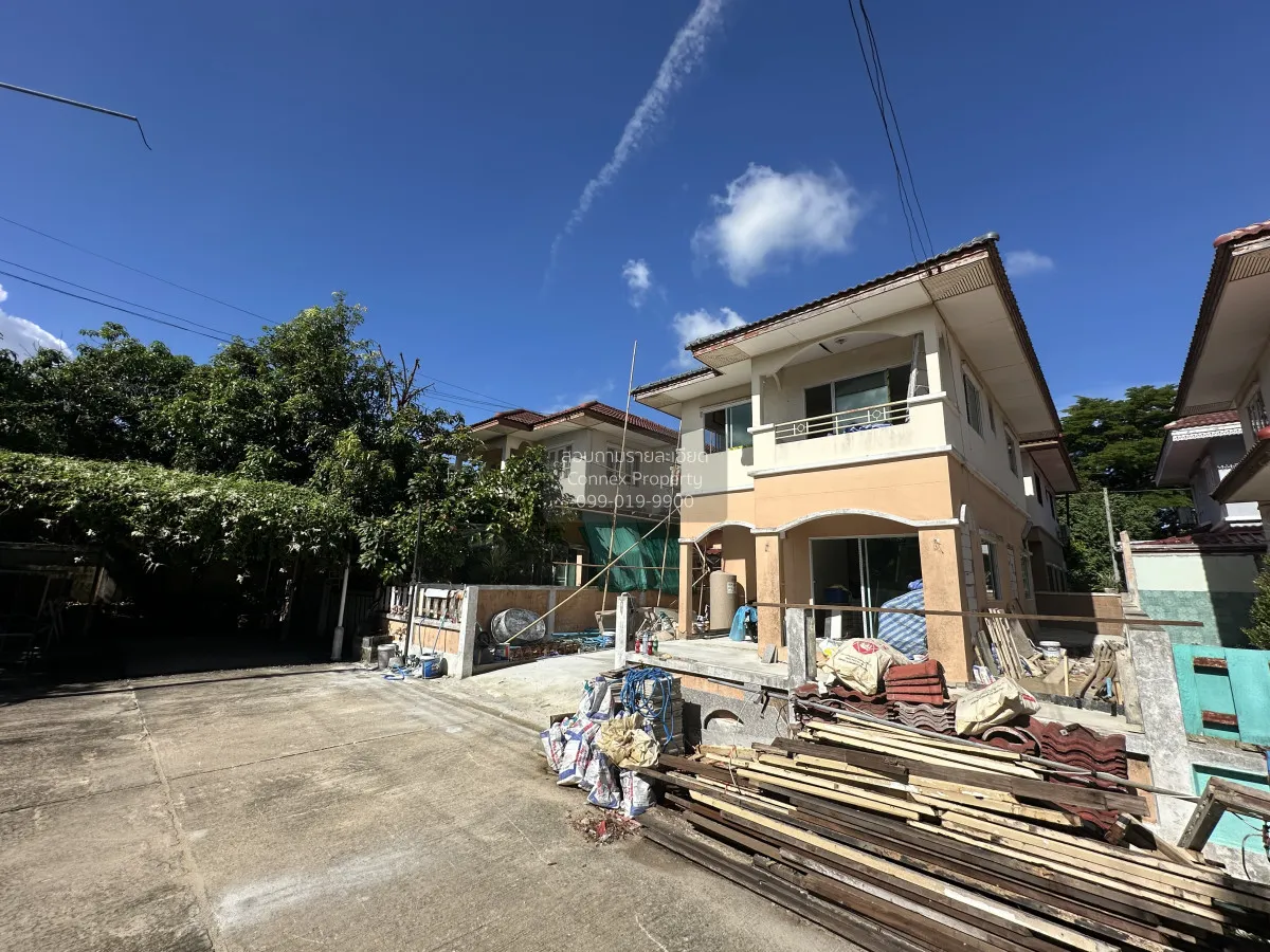 For Sale House , Ek Siam Village , corner unit , Khlong Yong , Ph 3