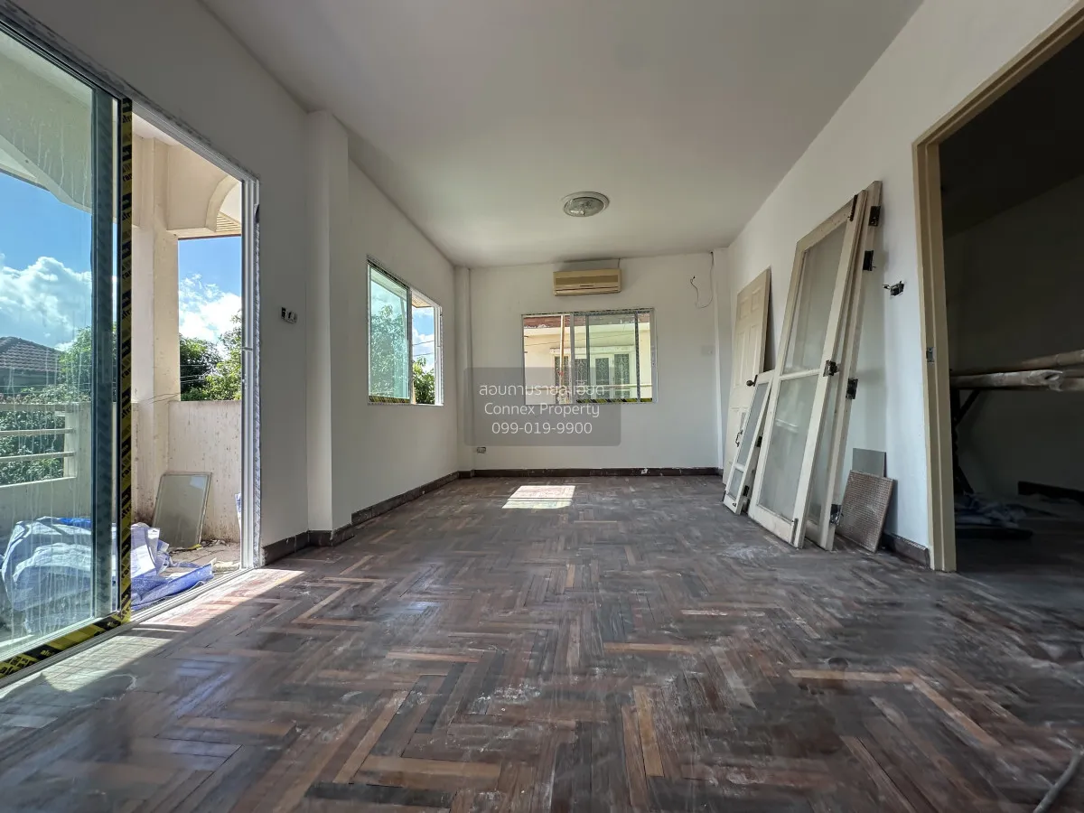 For Sale House , Ek Siam Village , corner unit , Khlong Yong , Ph