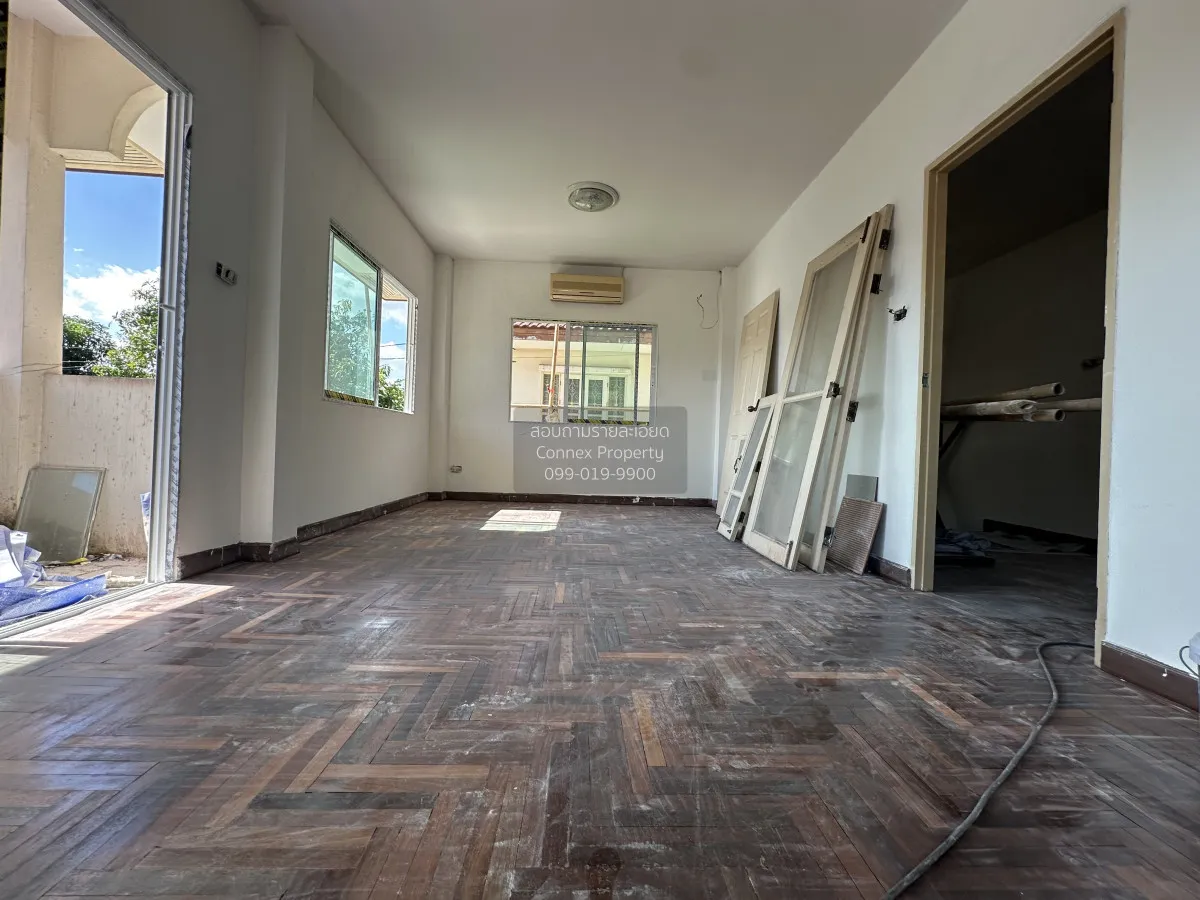 For Sale House , Ek Siam Village , corner unit , Khlong Yong , Ph