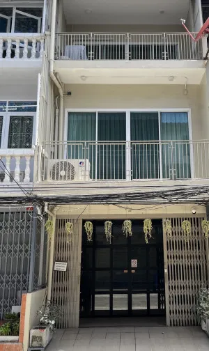 ขายทาวน์โฮมรีโนเวทใหม่ ใกล้ บีทีเสบางจาก รีโนเวทใหม่ บางจาก เขต พระโขนง กรุงเทพ CX-160632