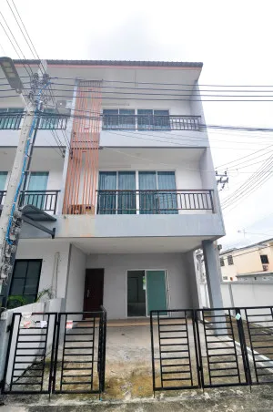 เช่าอบอุ่น ทาวน์เฮ้าส์ ห้องมุม คลองจั่น เขต บางกะปิ กรุงเทพ CX-160820