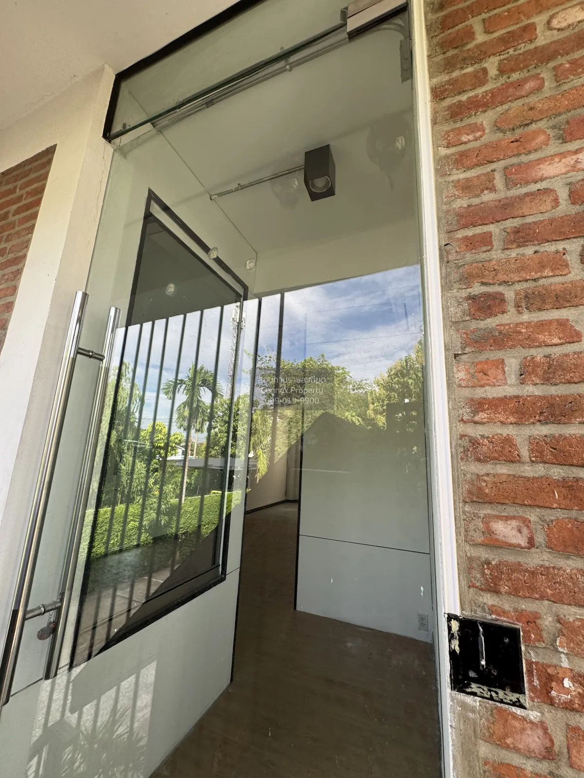เช่าออฟฟิศให้เช่า ชั้น 2 ขนาดพื้นที่ 50 SQM. ซอยโพธิ์แก้ว 3  ใกล้
