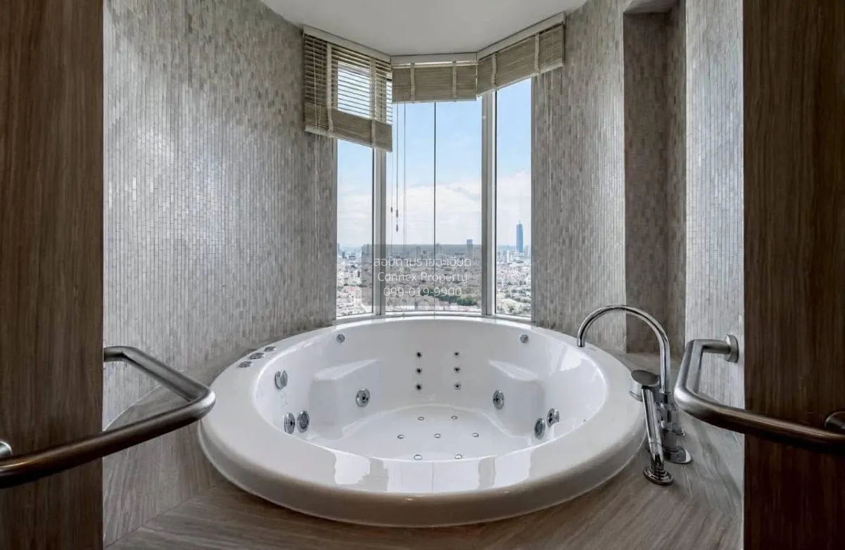 For Sale Condo , Watermark Chaophraya River , nice view , high fl