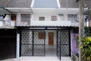 For Sale Townhouse/Townhome  , Sangsit Niwet Ekachai 46 , Khwaeng Khlong Bang Phran , Bang Bon , Bangkok , CX-161358