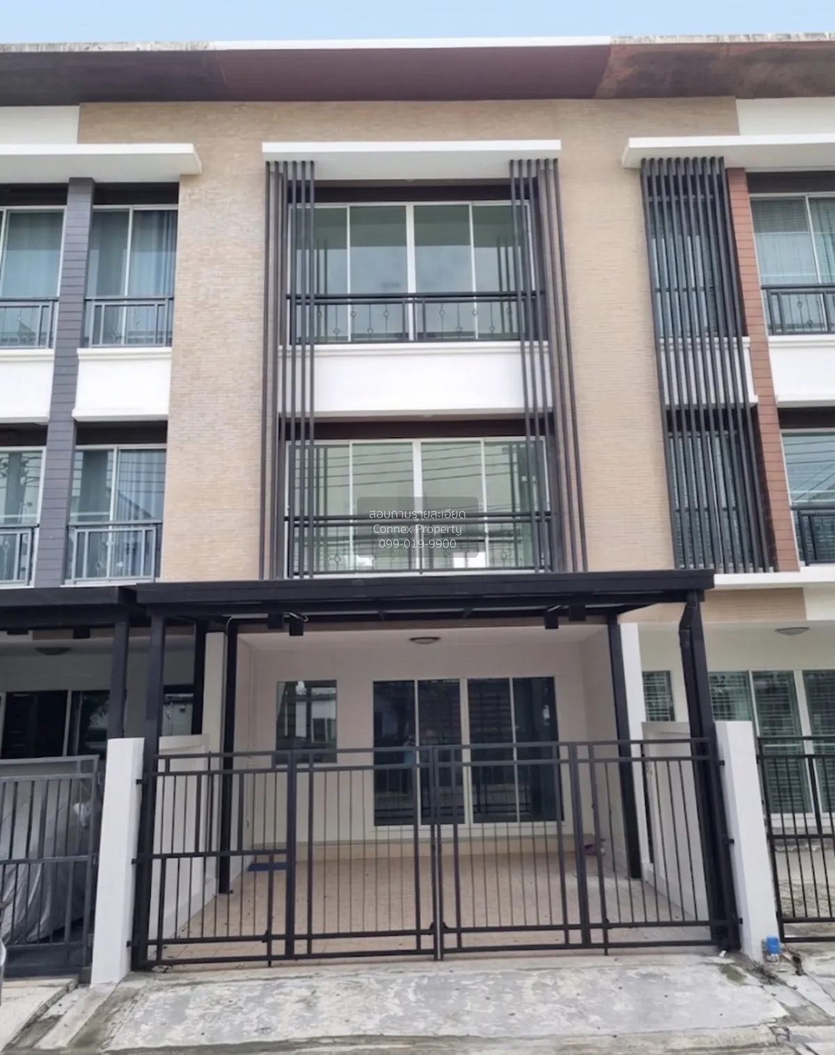 For Sale Townhouse/Townhome  , BAAN KLANG MUANG CHOKCHAI 4 , wide 1