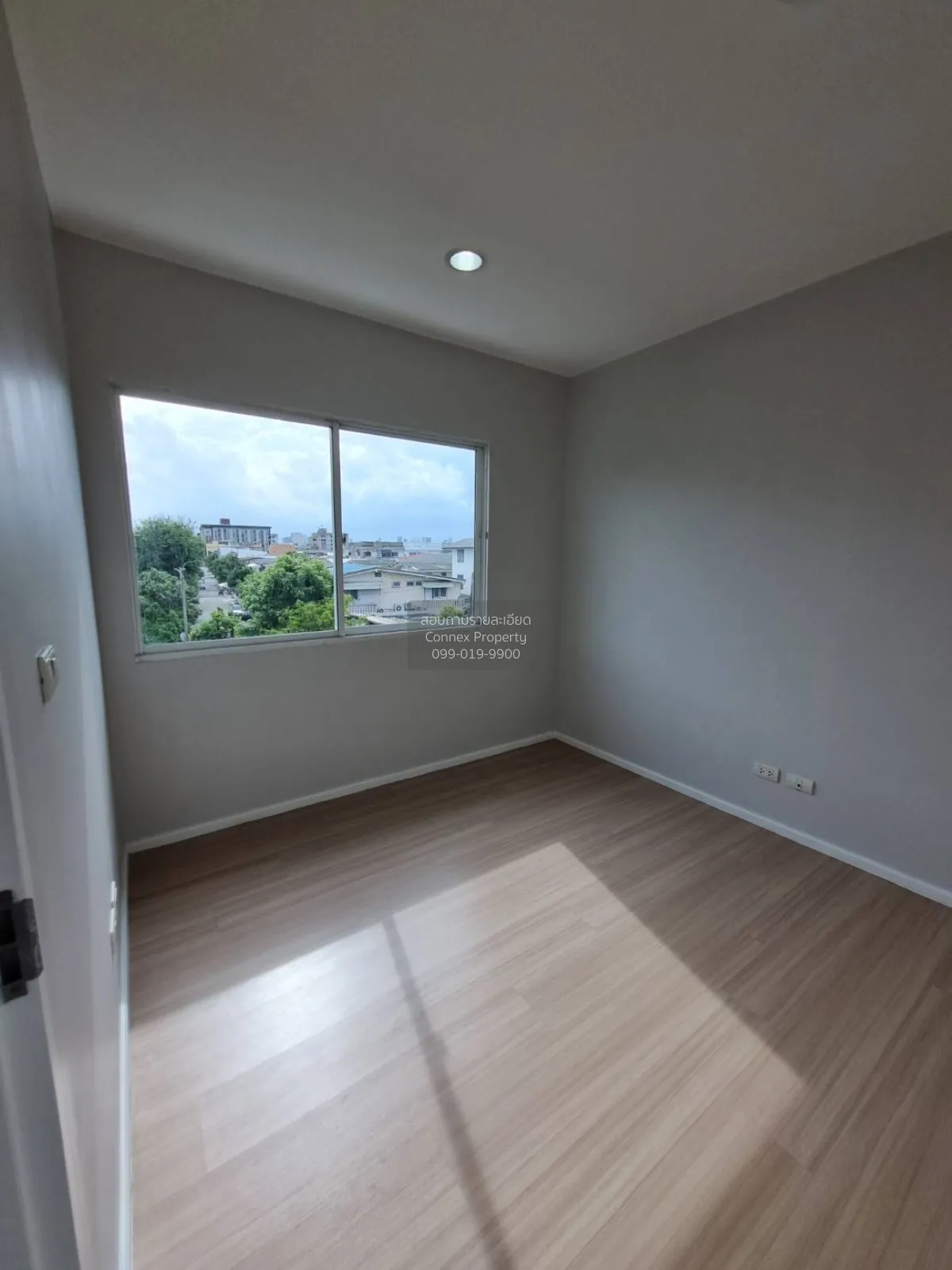 For Sale Townhouse/Townhome  , BAAN KLANG MUANG CHOKCHAI 4 , wide 4