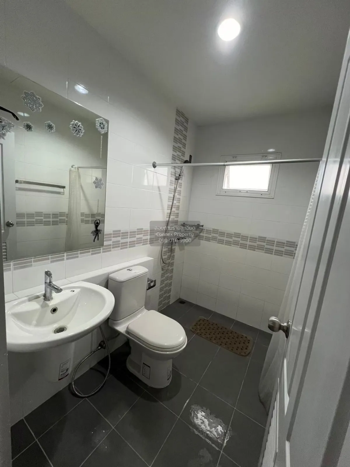 For Sale Sena Park Ville Ramindra - Wongwaen , corner unit , Khan