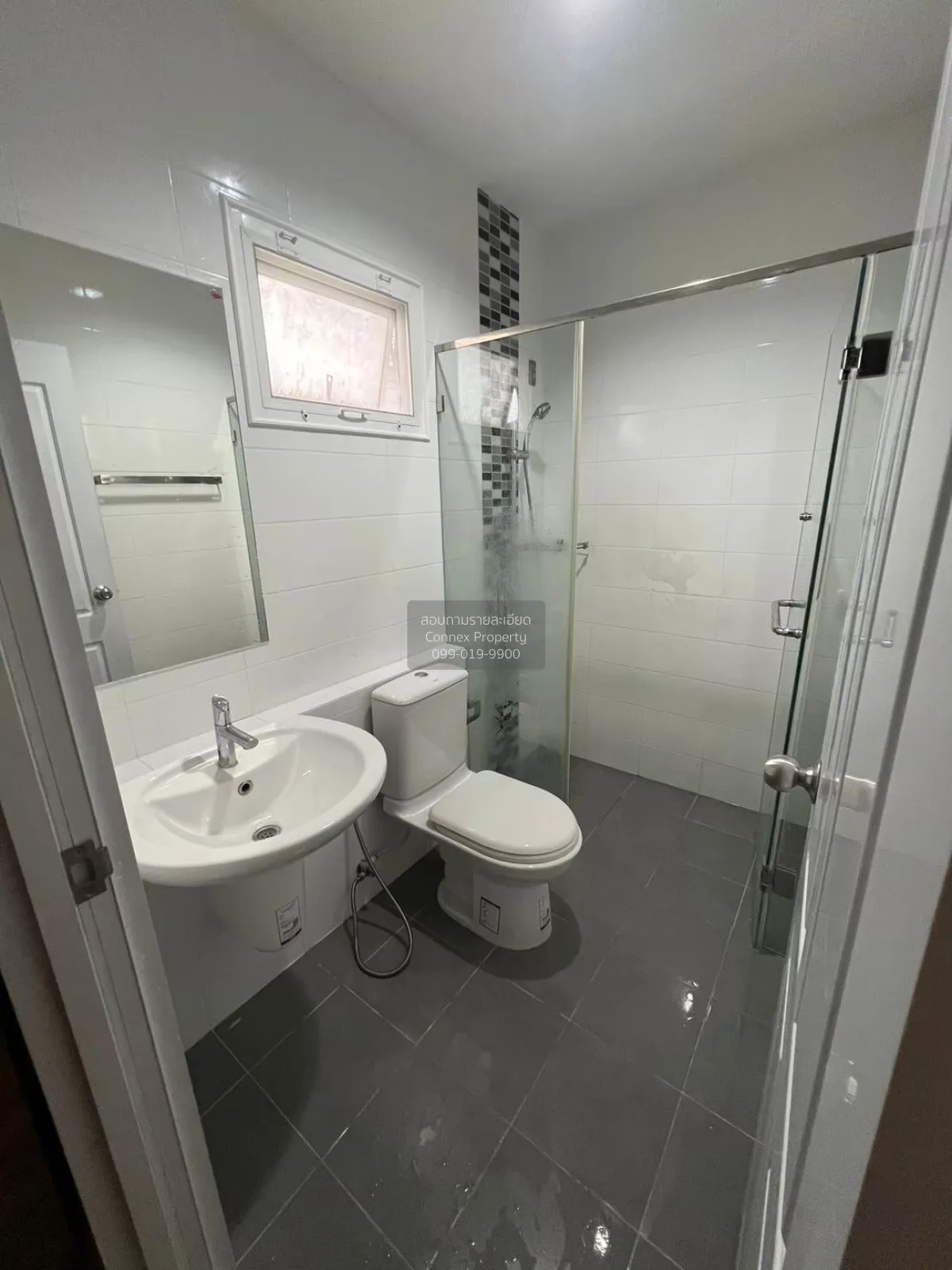 For Sale Sena Park Ville Ramindra - Wongwaen , corner unit , Khan