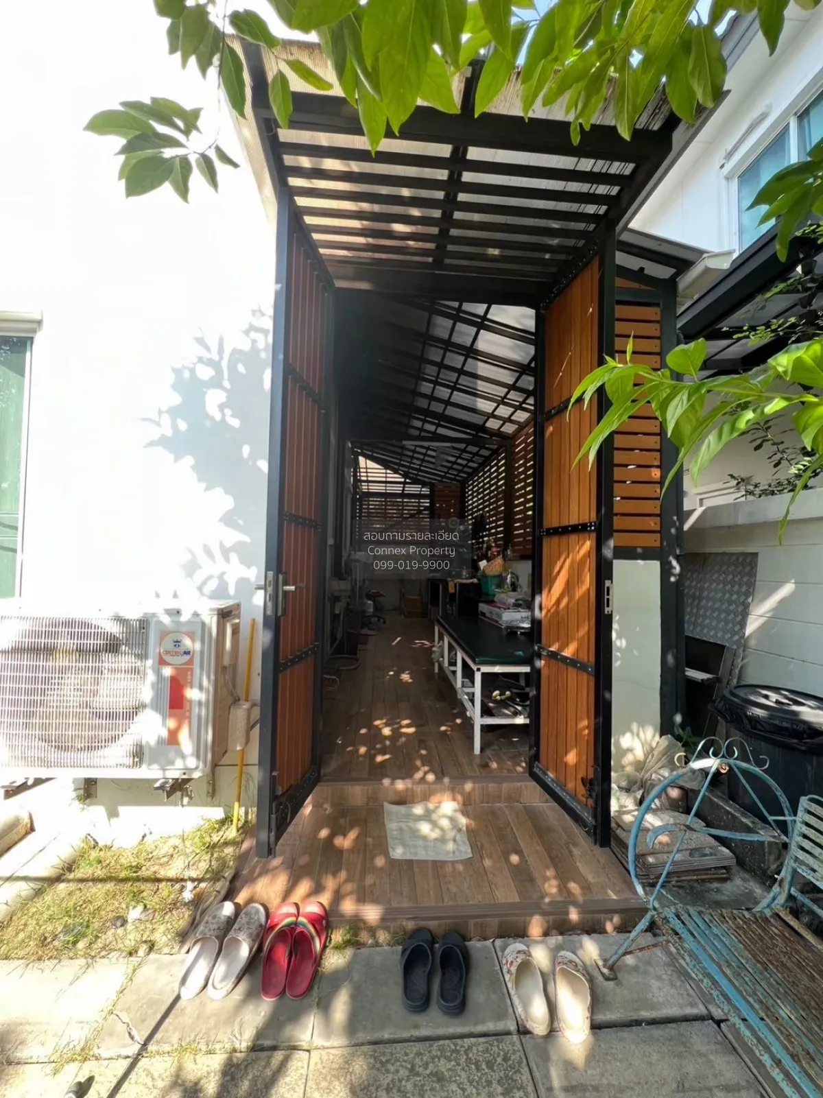 For Sale Sena Park Ville Ramindra - Wongwaen , corner unit , Khan