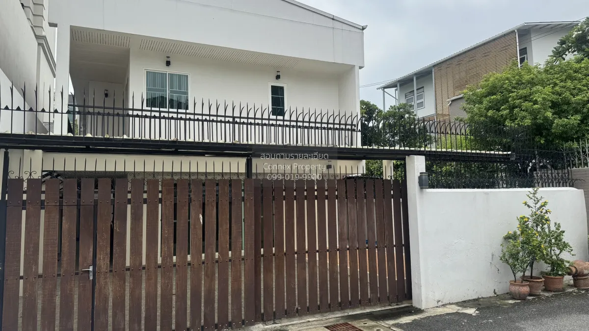 For Sale Elegant Two-Storey Detached Residence in Prime Sukhumvit