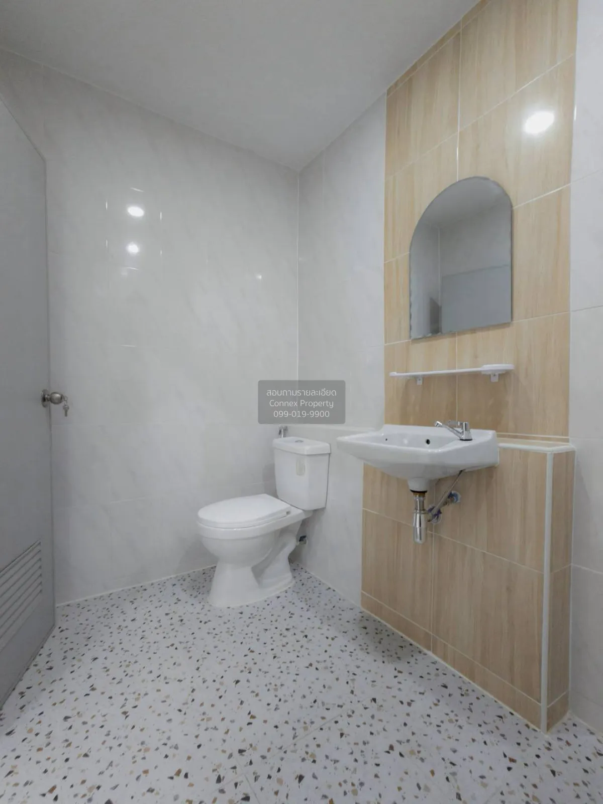 For Sale Townhouse/Townhome  , Baan Piya Wararom 3  , newly renov