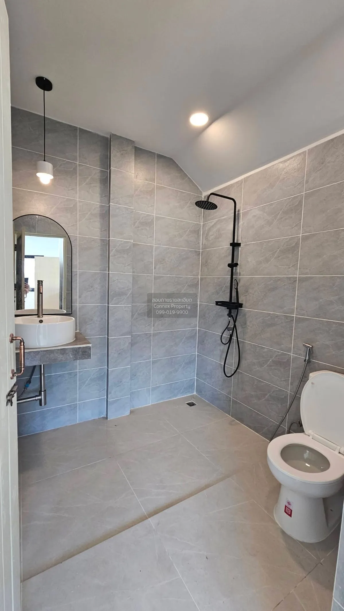 For Sale House , Baan Chalermsukniwet 9 , newly renovated , Tha R