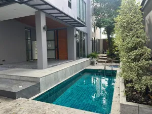ขายบ้านเดี่ยว 3 ชั้น พร้อมสระว่ายน้ำ สุขุมวิท 71/26 คลองตันเหนือ เขต วัฒนา กรุงเทพ CX-162966