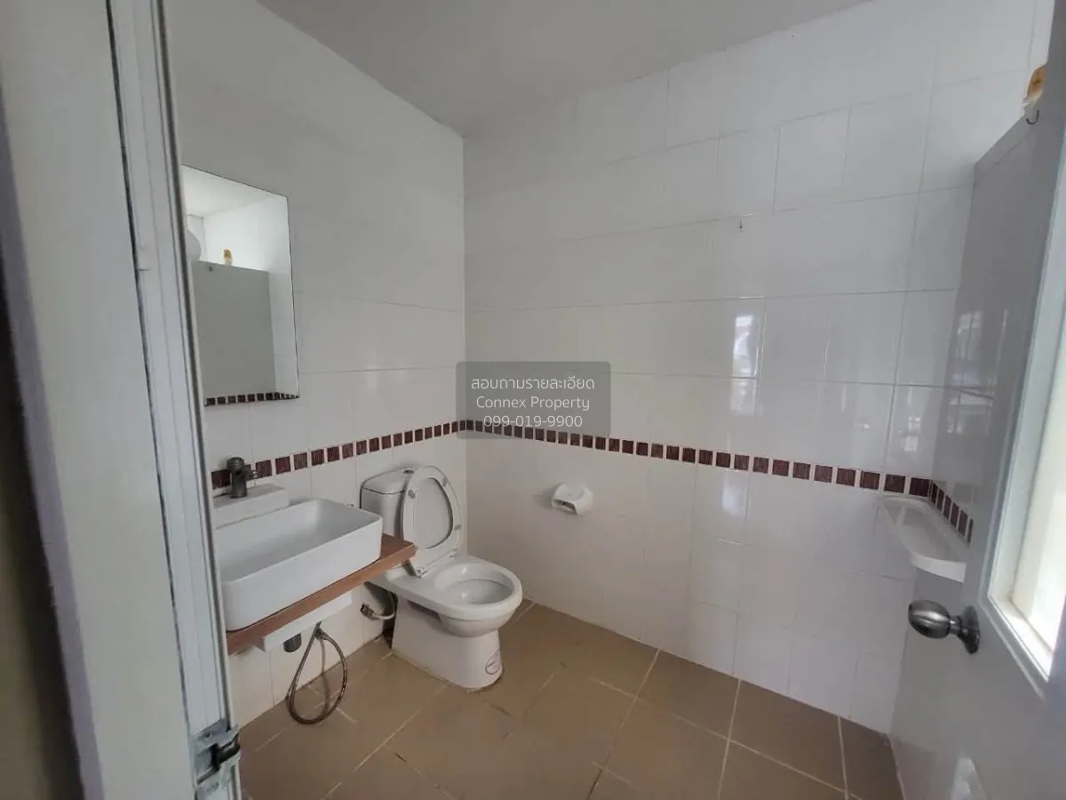 For Rent Townhouse/Townhome  , Casa City Ladprao , corner unit , 