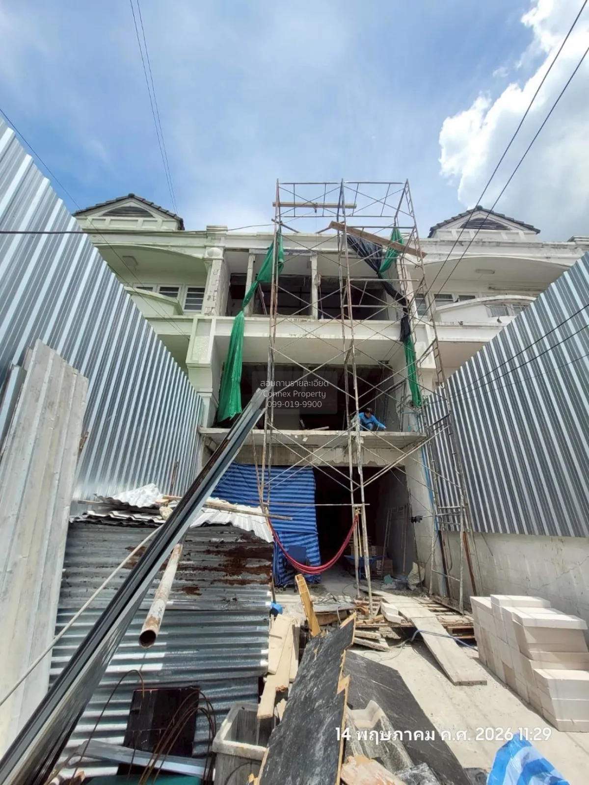 ขาย ทาวน์โฮม 3 ชั้น รีโนเวทใหม่ สไตล์ Modern Loft ซอยพหล 24 หน้าก 2