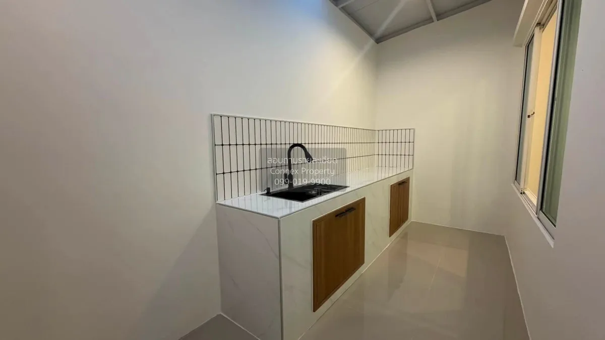 For Sale House , Foret Lumlukka - Klong 5 , newly renovated , Bue