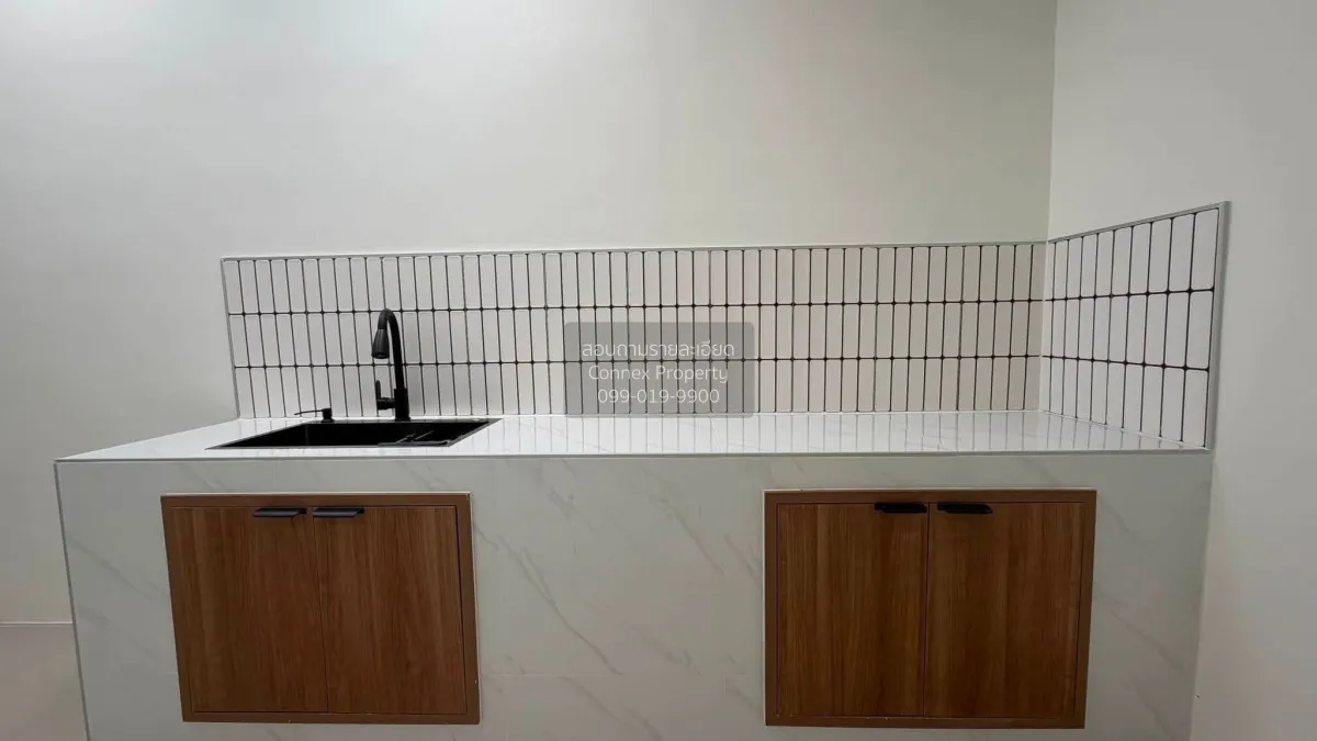 For Sale House , Foret Lumlukka - Klong 5 , newly renovated , Bue