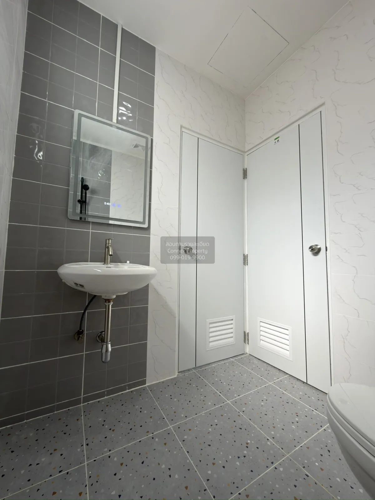 For Sale Townhouse/Townhome  , Silpakarn Park 5  Wongwaen - Ratta