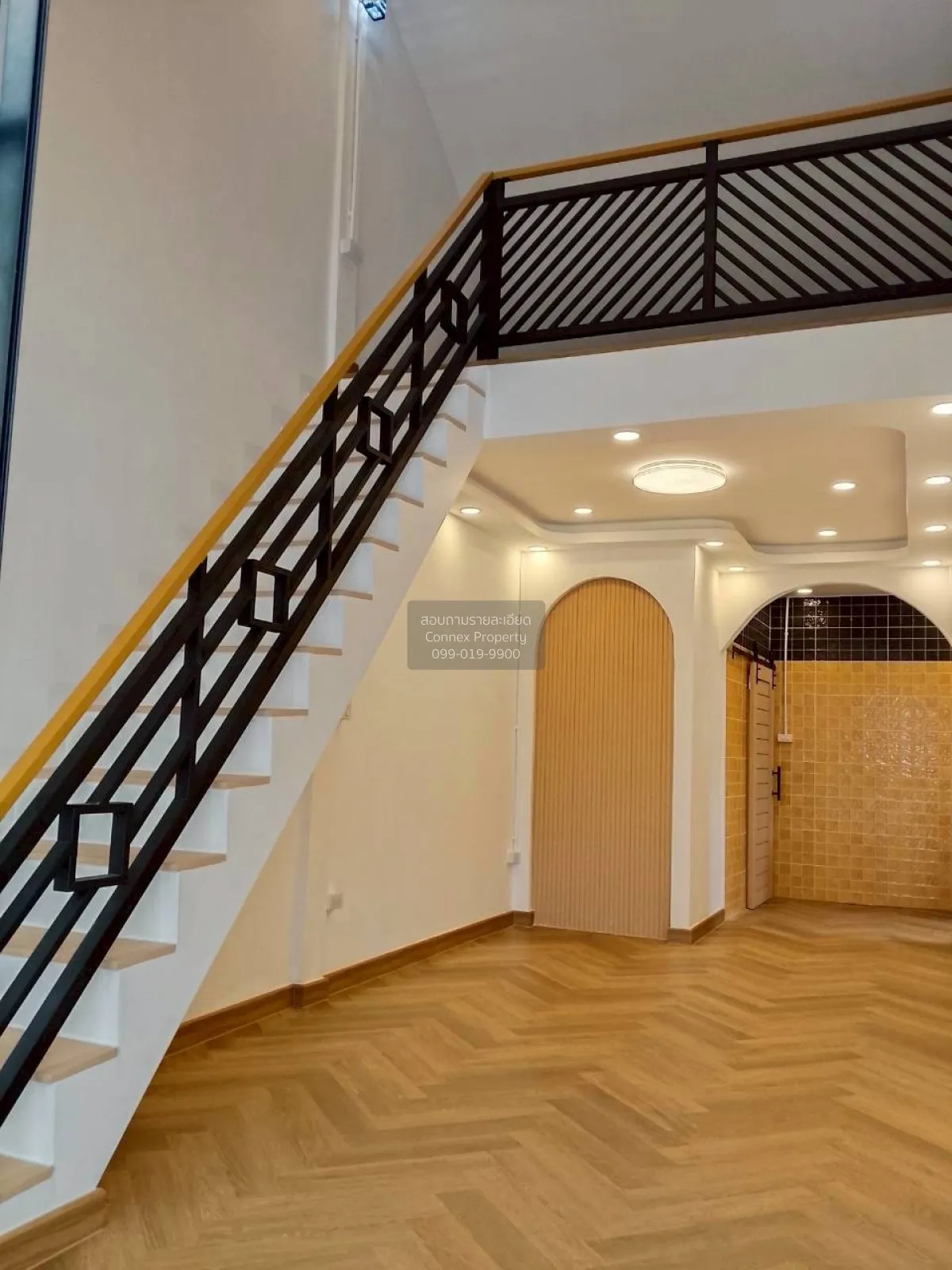 For Sale Tho Rukh Navamin 111 , corner unit , wide frontage , new 4