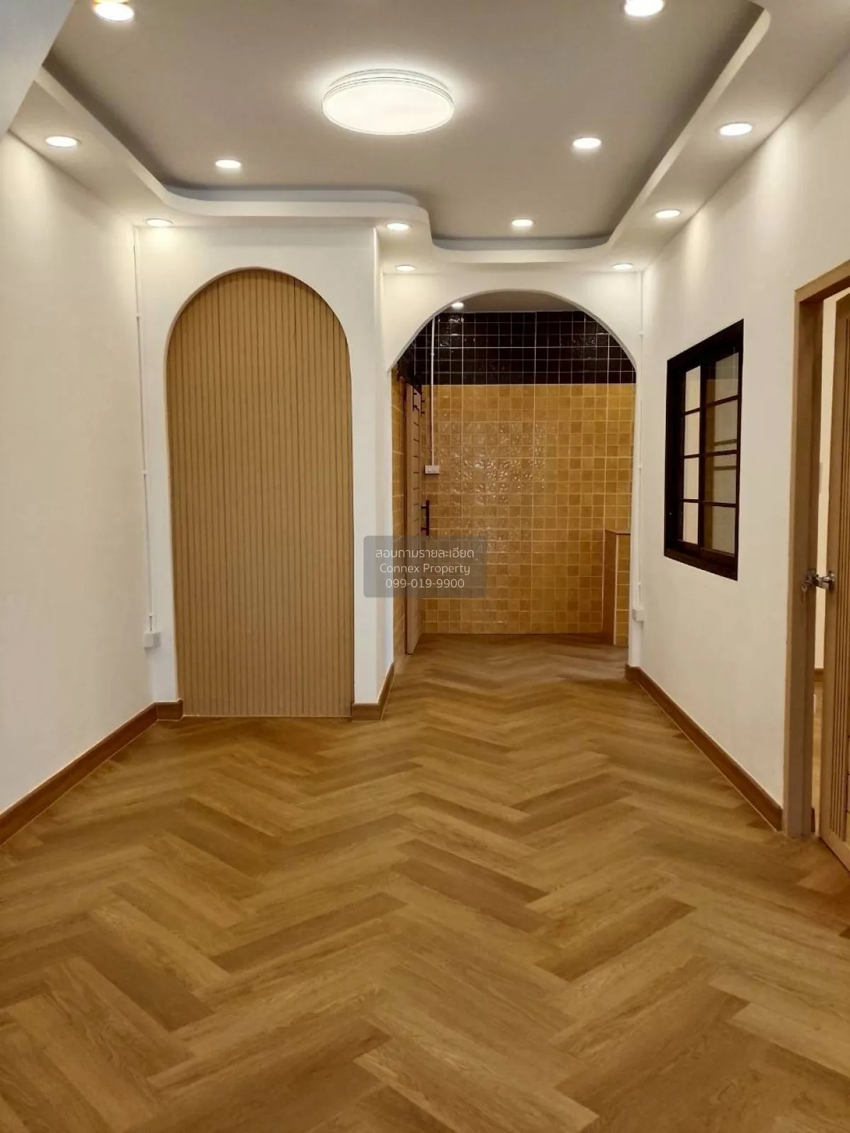 For Sale Tho Rukh Navamin 111 , corner unit , wide frontage , new