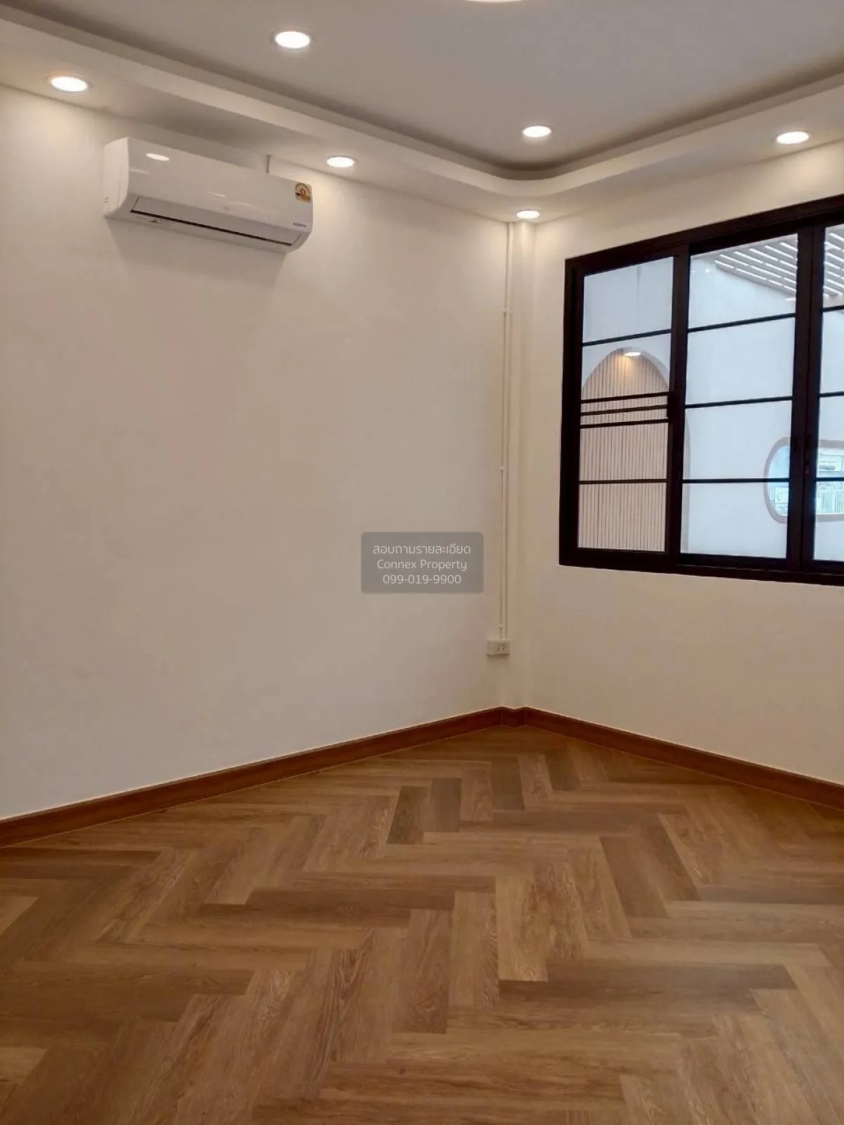 For Sale Tho Rukh Navamin 111 , corner unit , wide frontage , new