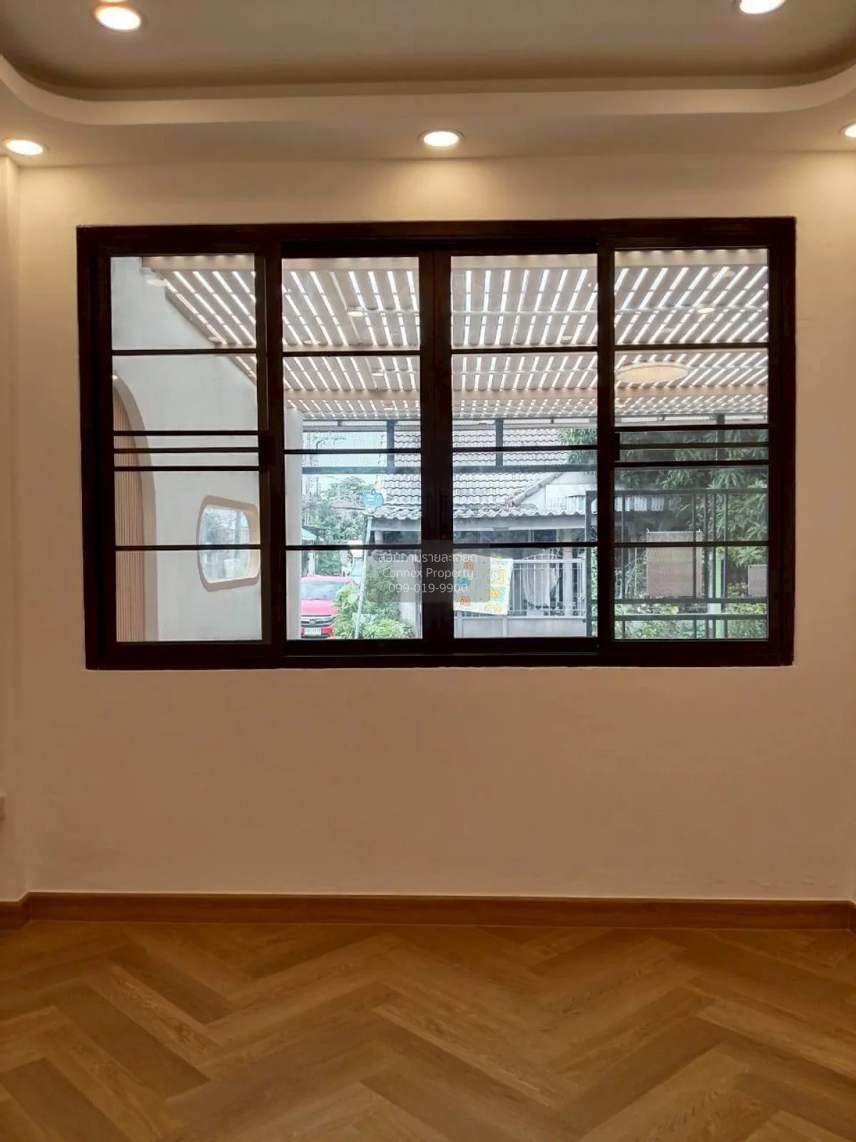 For Sale Tho Rukh Navamin 111 , corner unit , wide frontage , new